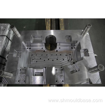 Die-cast hardware mold base